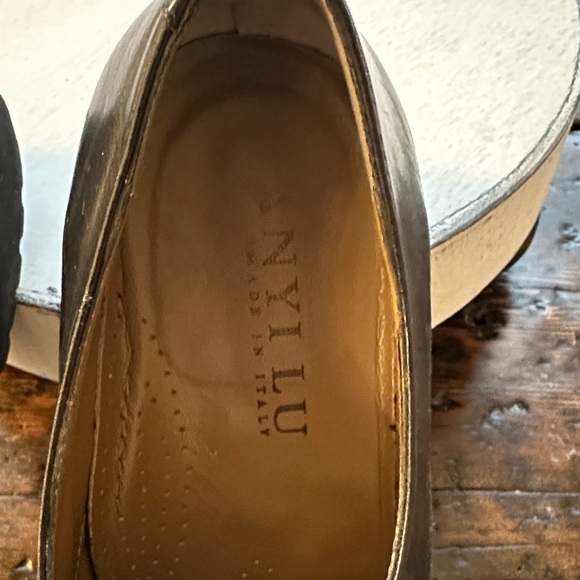 Anyi Lu Black Leather women’s leather loafers - Picture 7 of 11